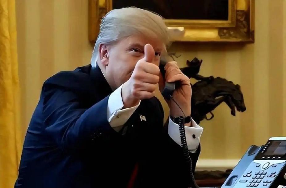 八国联军的进天津的时候，碰上了这么一位，他坐在台子上，双手合十，口中念念有词，不