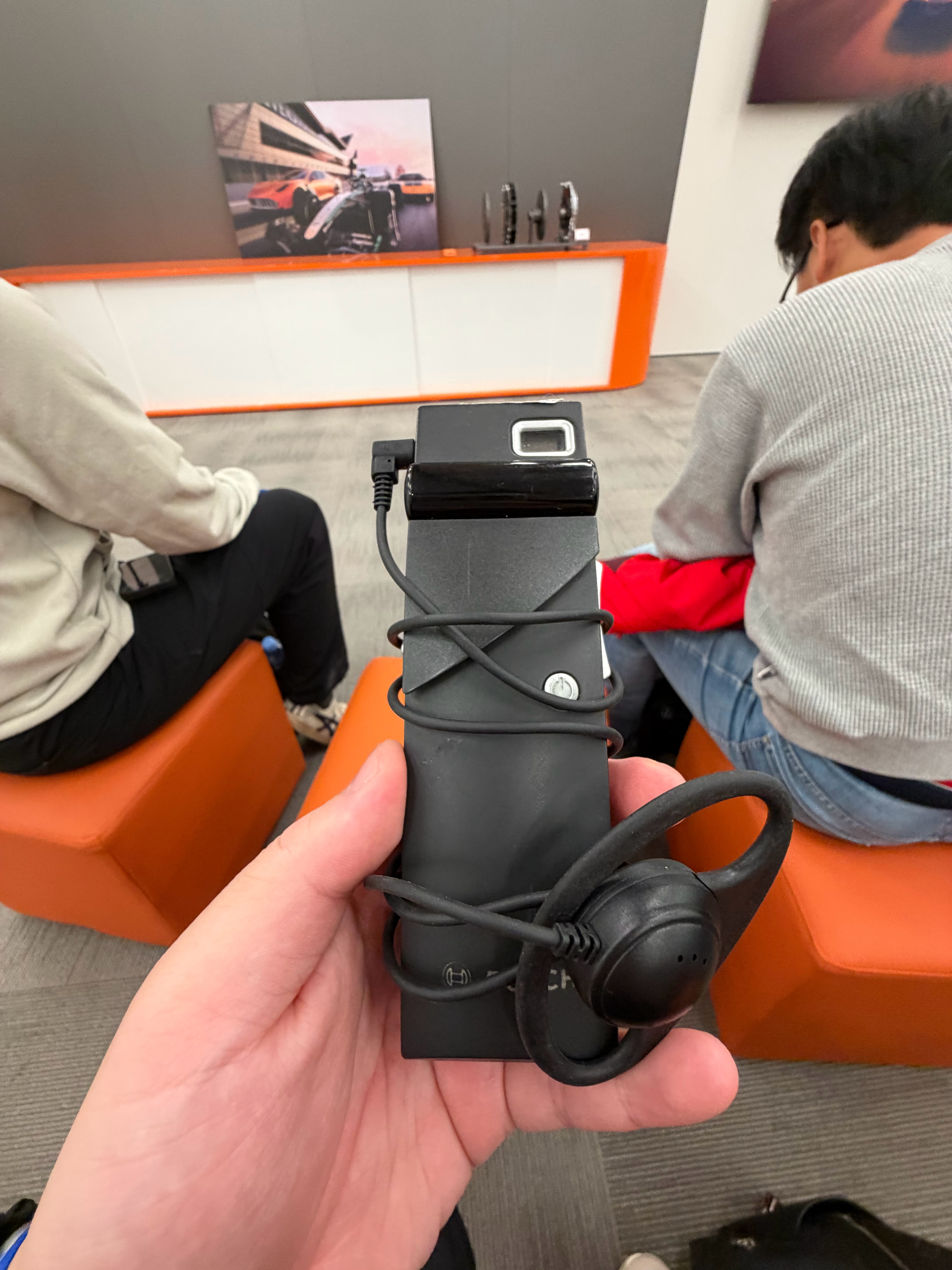 上一次用同声传录机还是意大利白头伟人帕加尼带着zonda cinque来同济。 