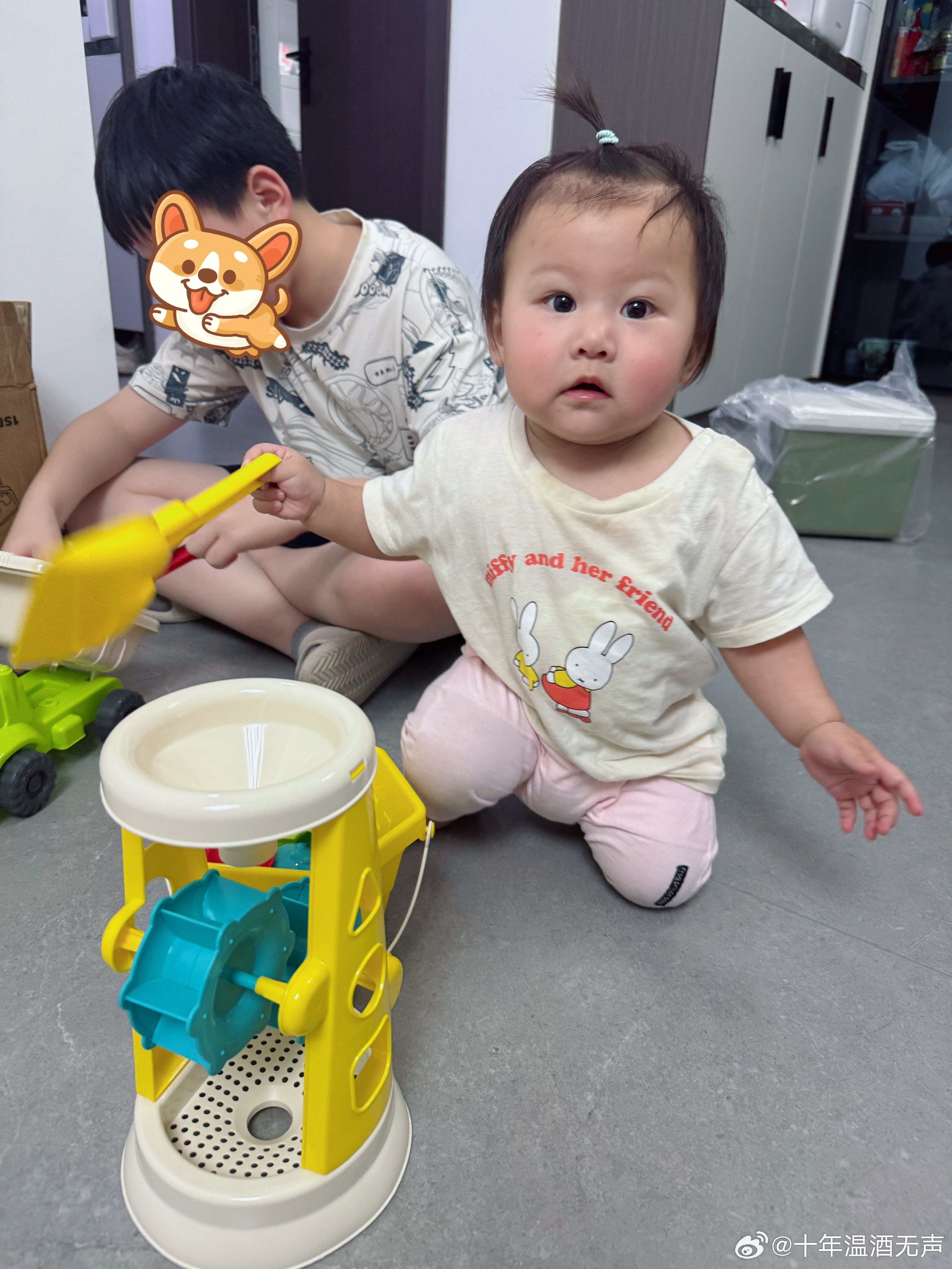 虽然沙子都不知道在哪里，但是挖沙工具已备好👌。 