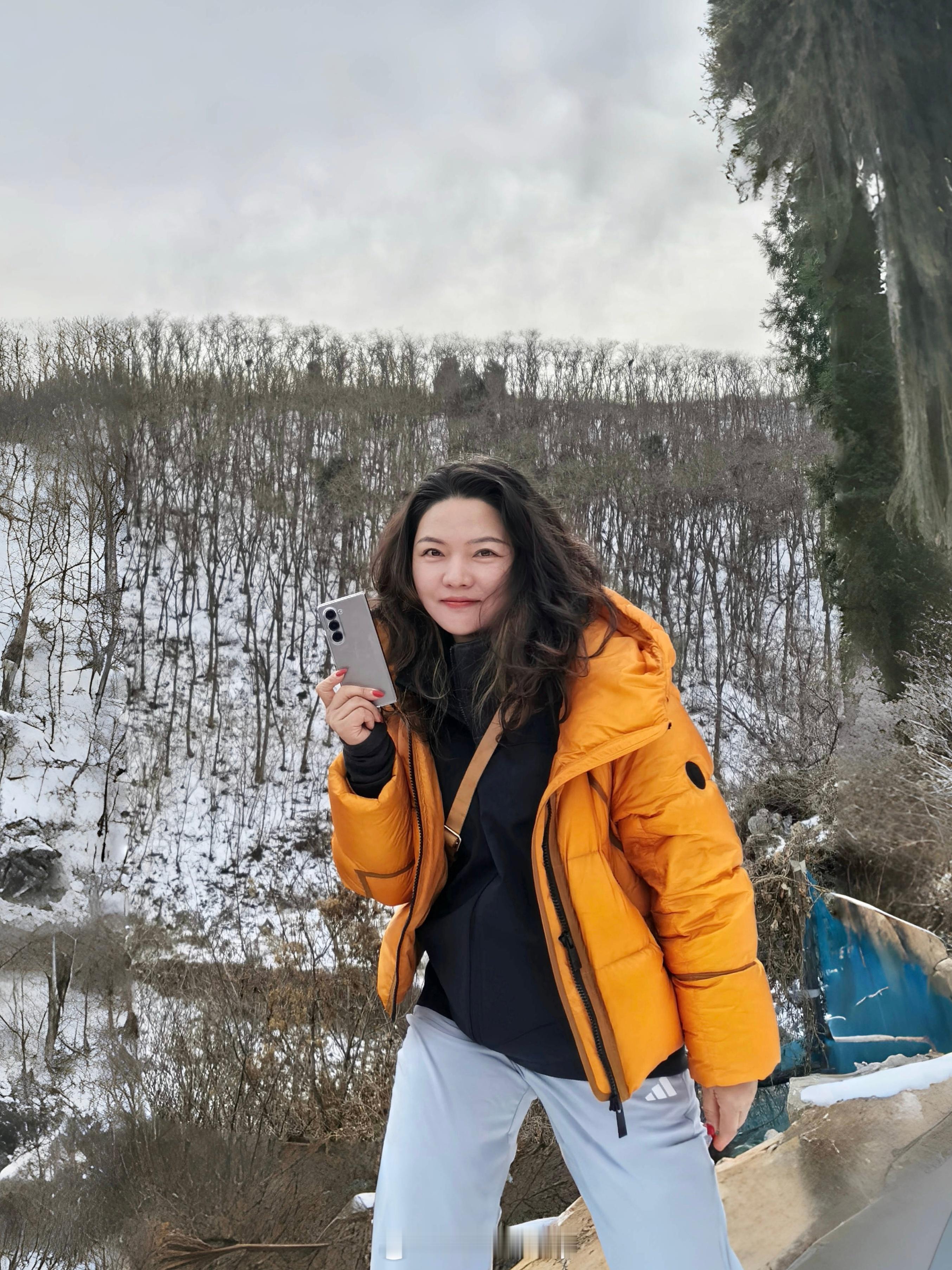 姐妹们，又发现了三星手机的一个小技巧功能，那就是自带的图片助手，里边的AI修图、