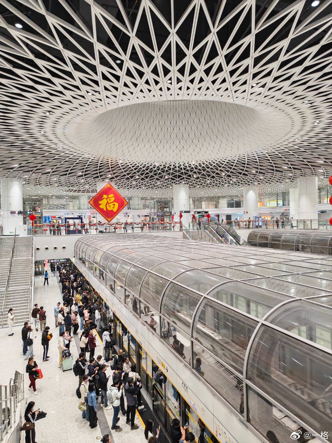 深圳的岗厦北地铁站，太漂亮了