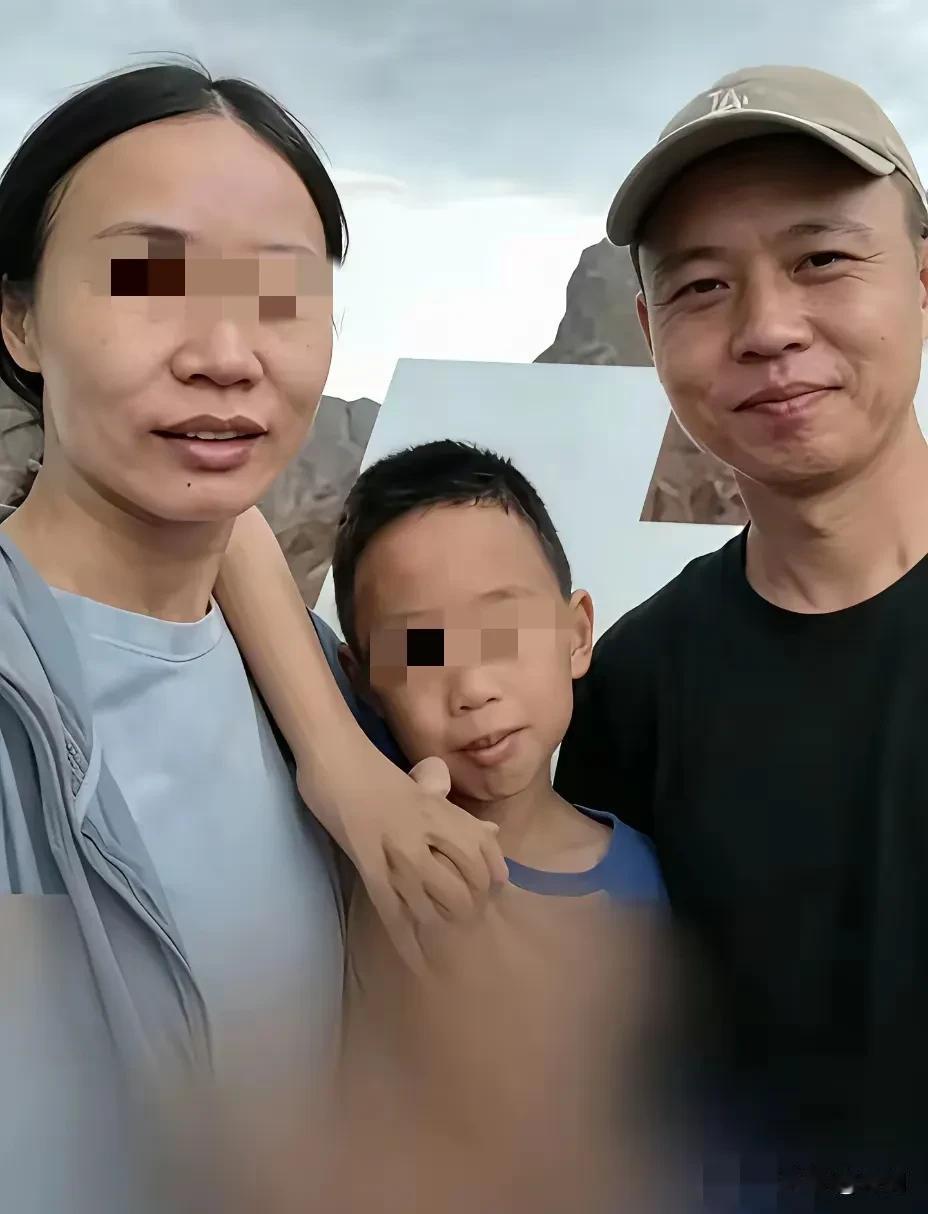可怜的一对母子，本以为是一次亲子旅行，结果却成为三人的生离死别，母亲和孩子的遗体