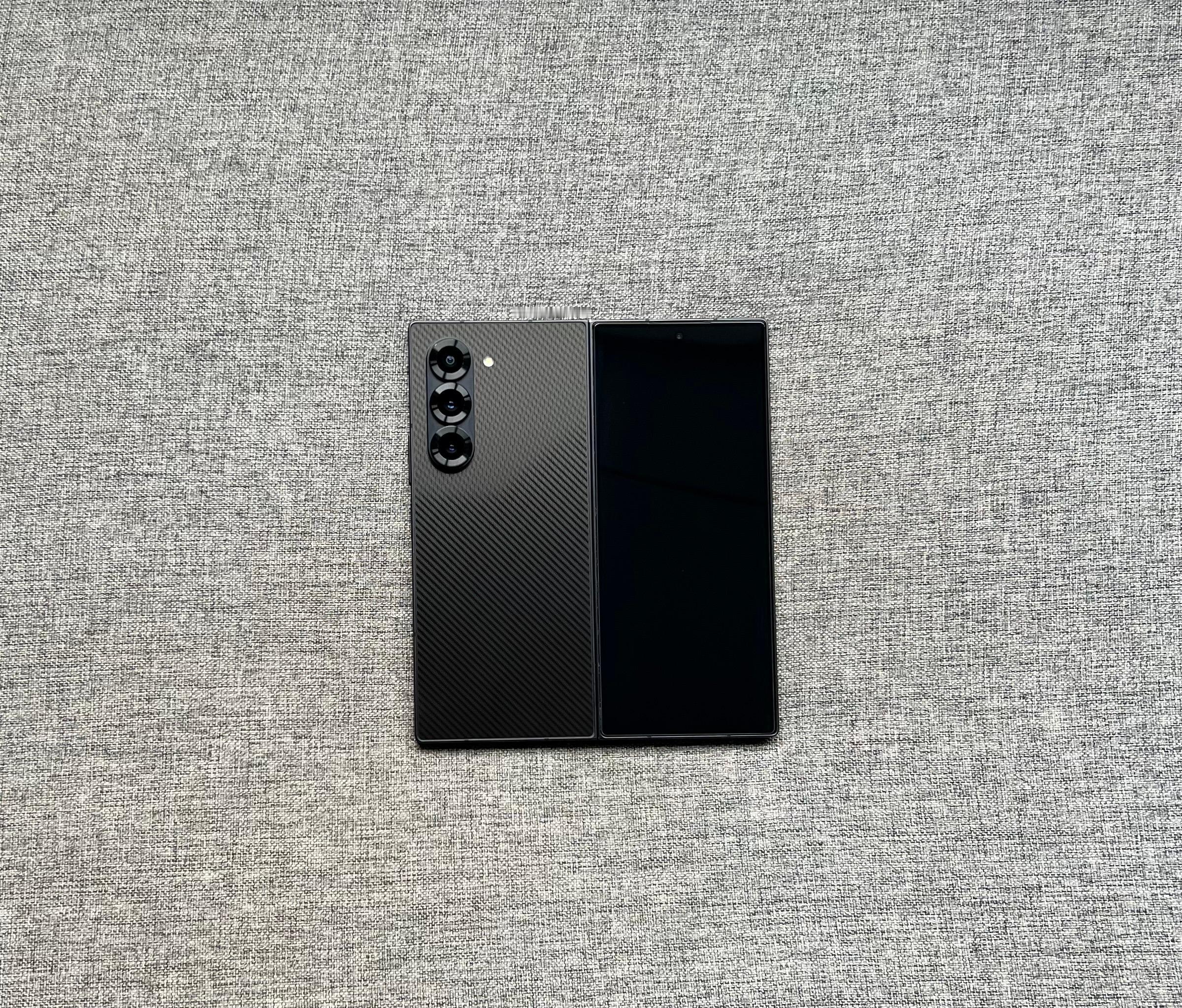 三星Z Fold6 12+512G 时空黑，内屏完美，外屏明显划痕，中框小磕碰掉