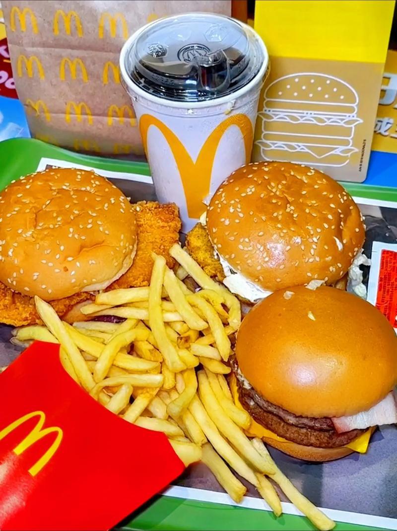 小孩竟然把想吃垃圾食品、吃外卖说的冠冕堂皇。
小孩说：姥姥今天中午吃什么？
我说