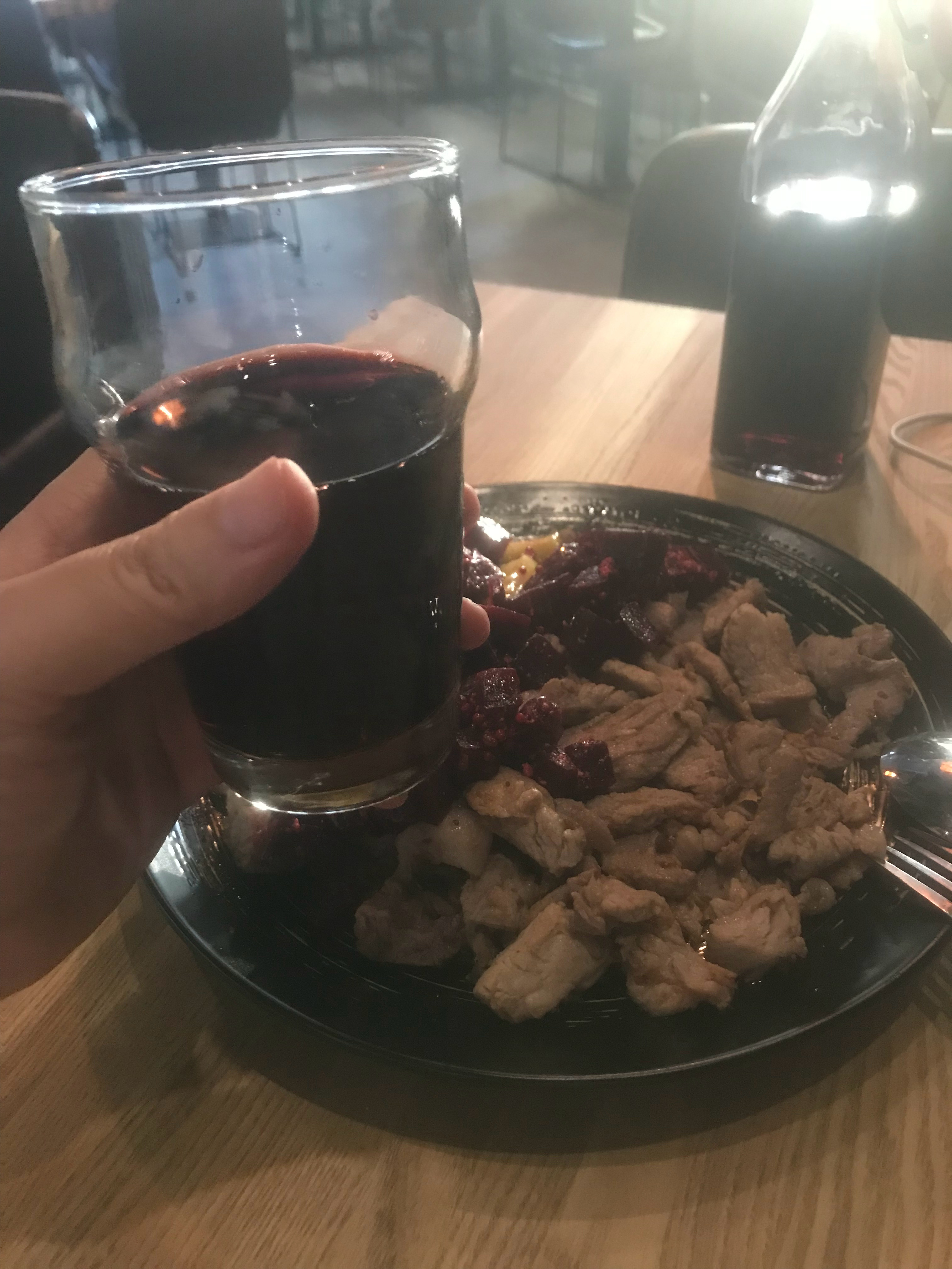 进入乌克兰两周年，干杯 乌克兰·基辅