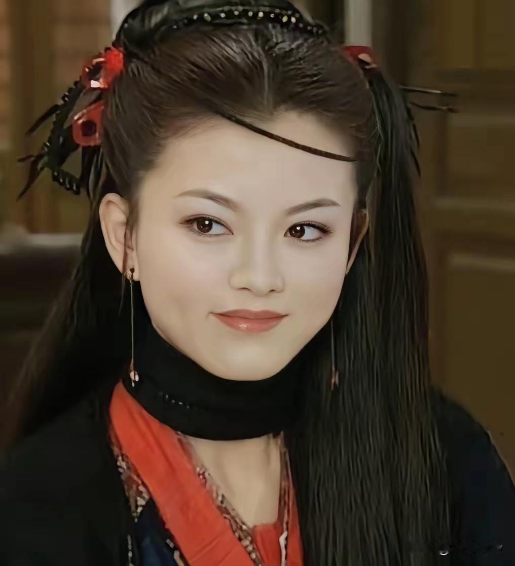 年轻时的李湘，那真的担得起清新美女这个称号。早期她主持《快乐大本营》的时候，模样