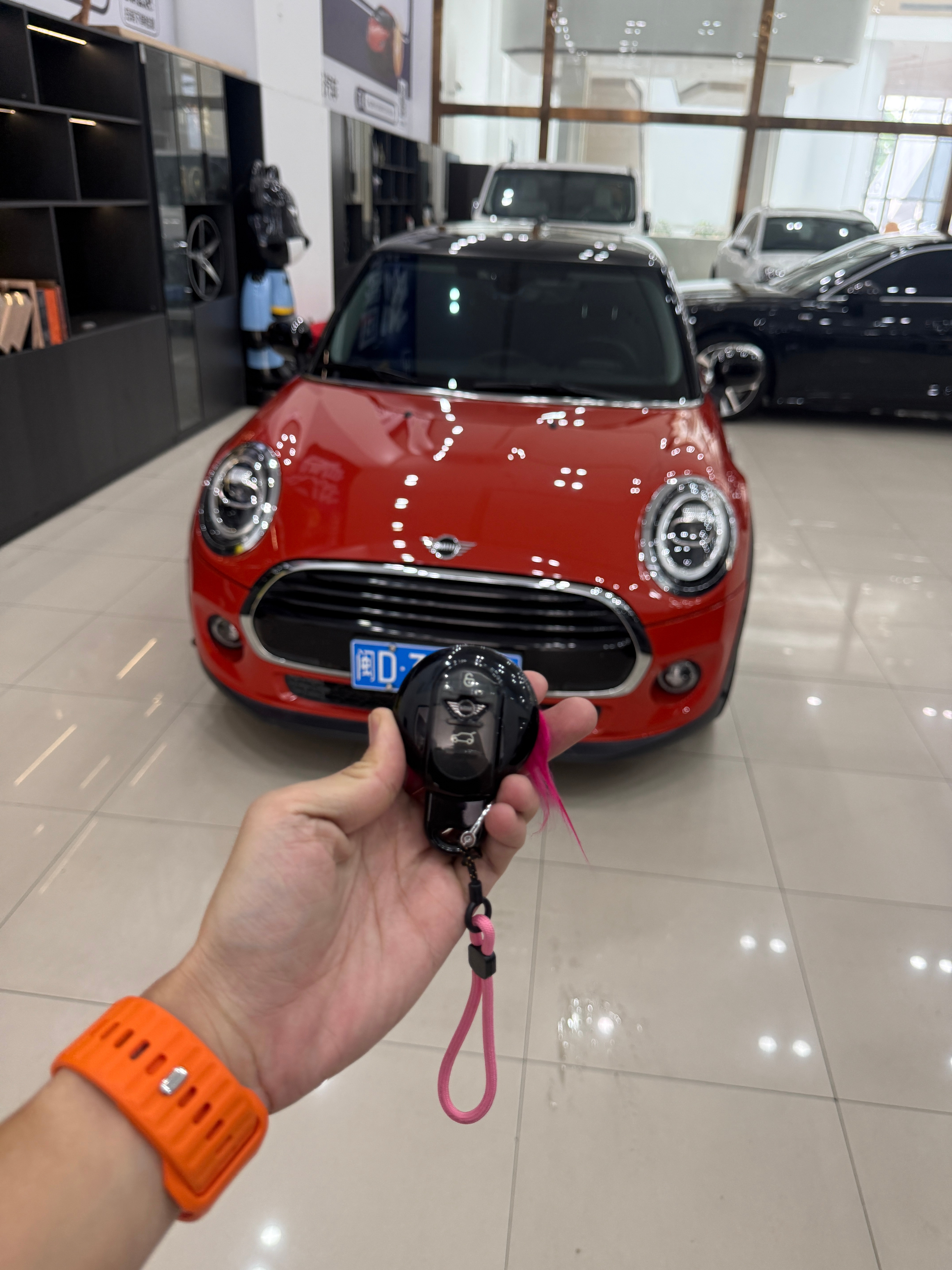 到店就开工，准备给车主交车这个车现在对比新能源，基本也属于过时产品了但是十来万买