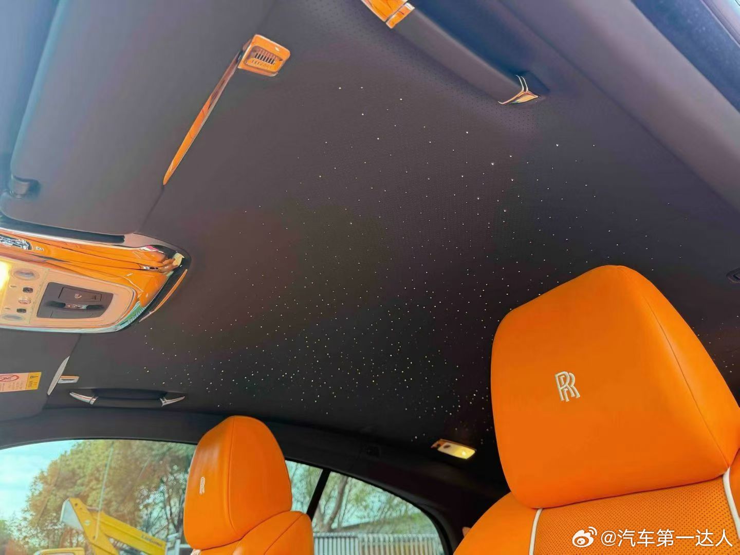 劳斯莱斯 二代魅影，风暴灰 橙内 流星顶 橙色腰线 