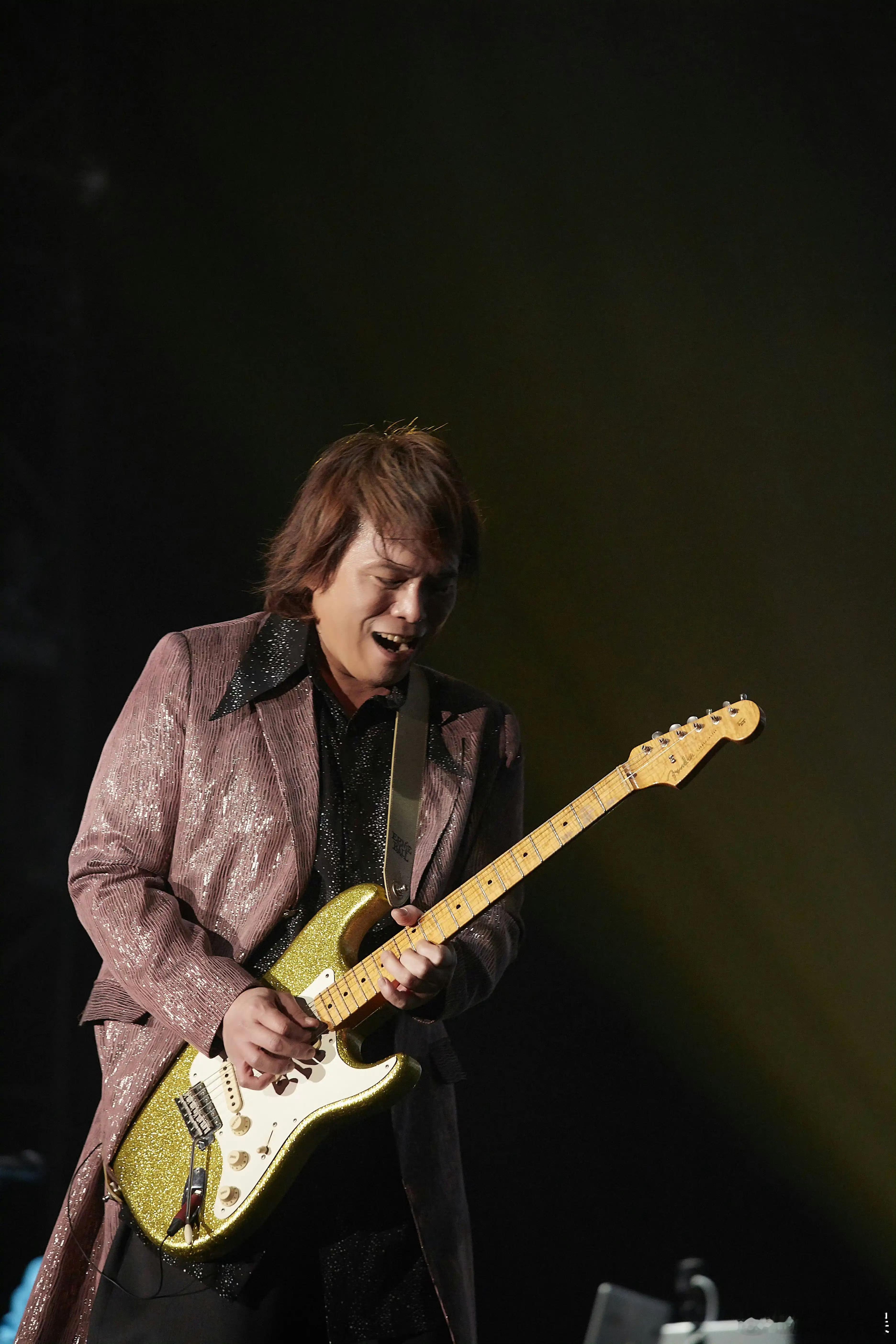 #伍佰#会不会说这女人是谁？说我歌“猥琐”，我歌“猥琐”吗？还是这女人心灵深处就