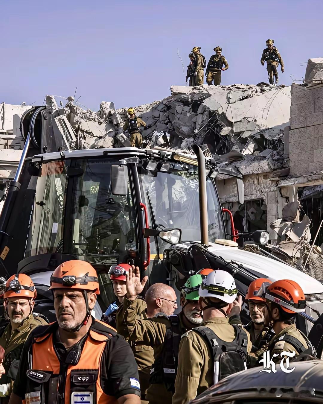 以色列被炸的也不轻，一栋栋楼房被炸毁，断壁残垣，遍地的瓦砾，已经被轰炸到这种程度