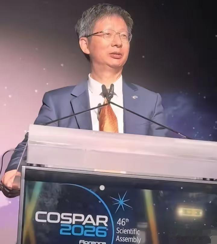 中华上下五千年，
最近这十一天，
中国出了两个名人。

7月23号，王虹在202