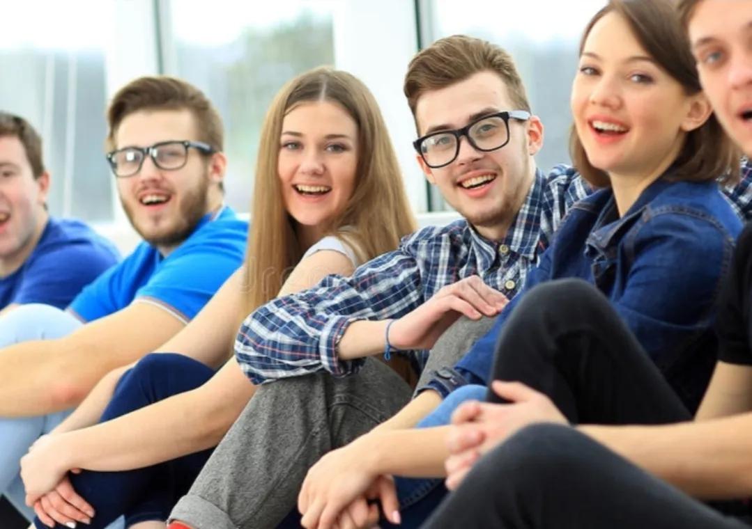 #秋日生活打卡季#首都医科大学口腔医学专业毕业生的平均薪资会受到多种因素的影响，