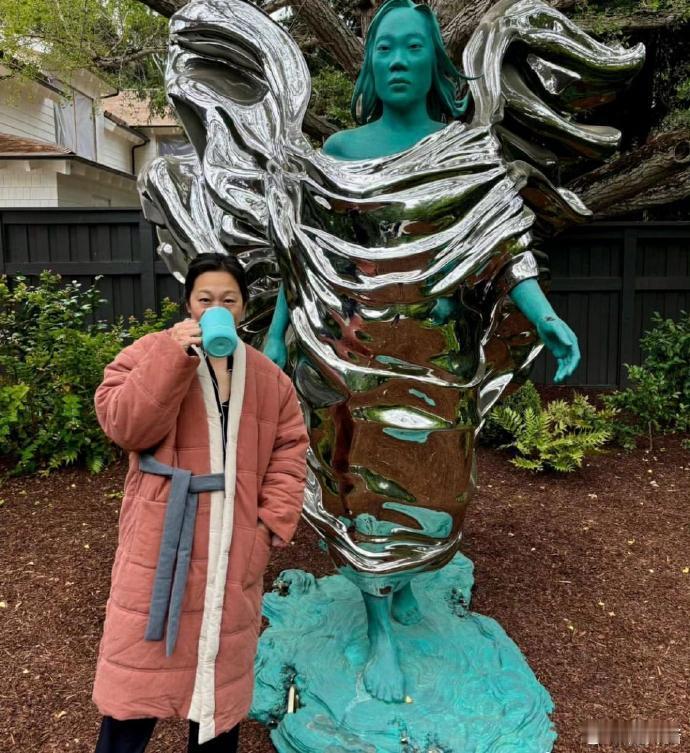 扎克伯格给老婆的礼物[惊哭]，好像只能感动他自己。 ​​​