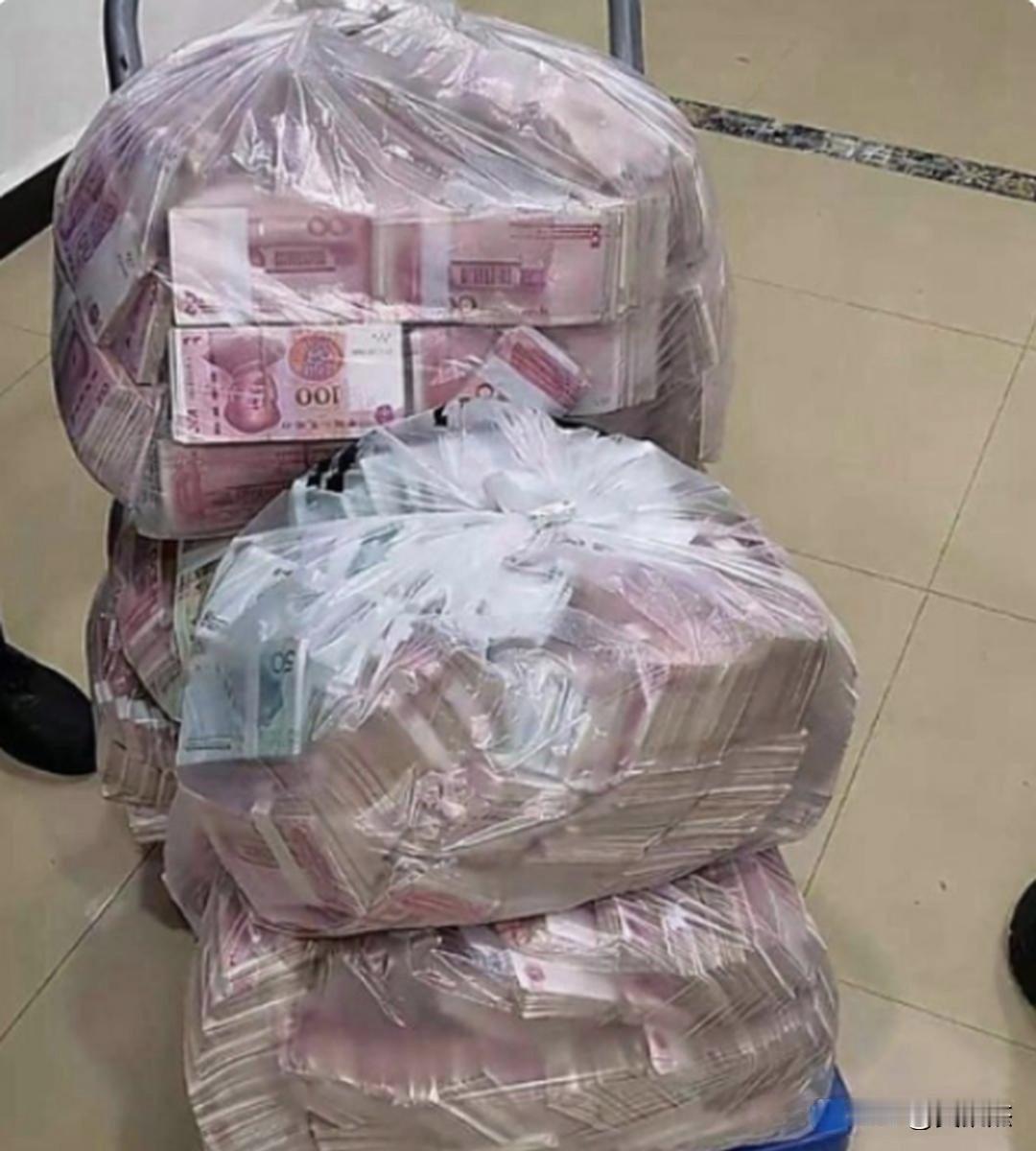 250万装了一推车，这些钱炒股干到一个亿需要多久？[灵光一闪]