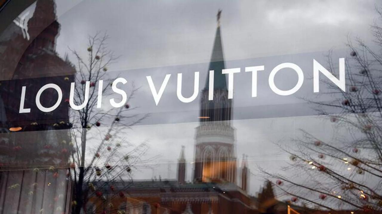 2025年12月初，法国奢侈品牌路易威登（Louis Vuitton）正式在俄罗