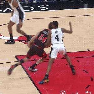 布泽利斯：这tm作弊吧 🤷🏻‍♂️nba ​​​