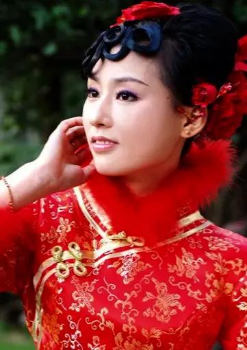 方圆天地，为头条联友对联：
国逢盛世千秋旺，
人至畅怀百事兴。