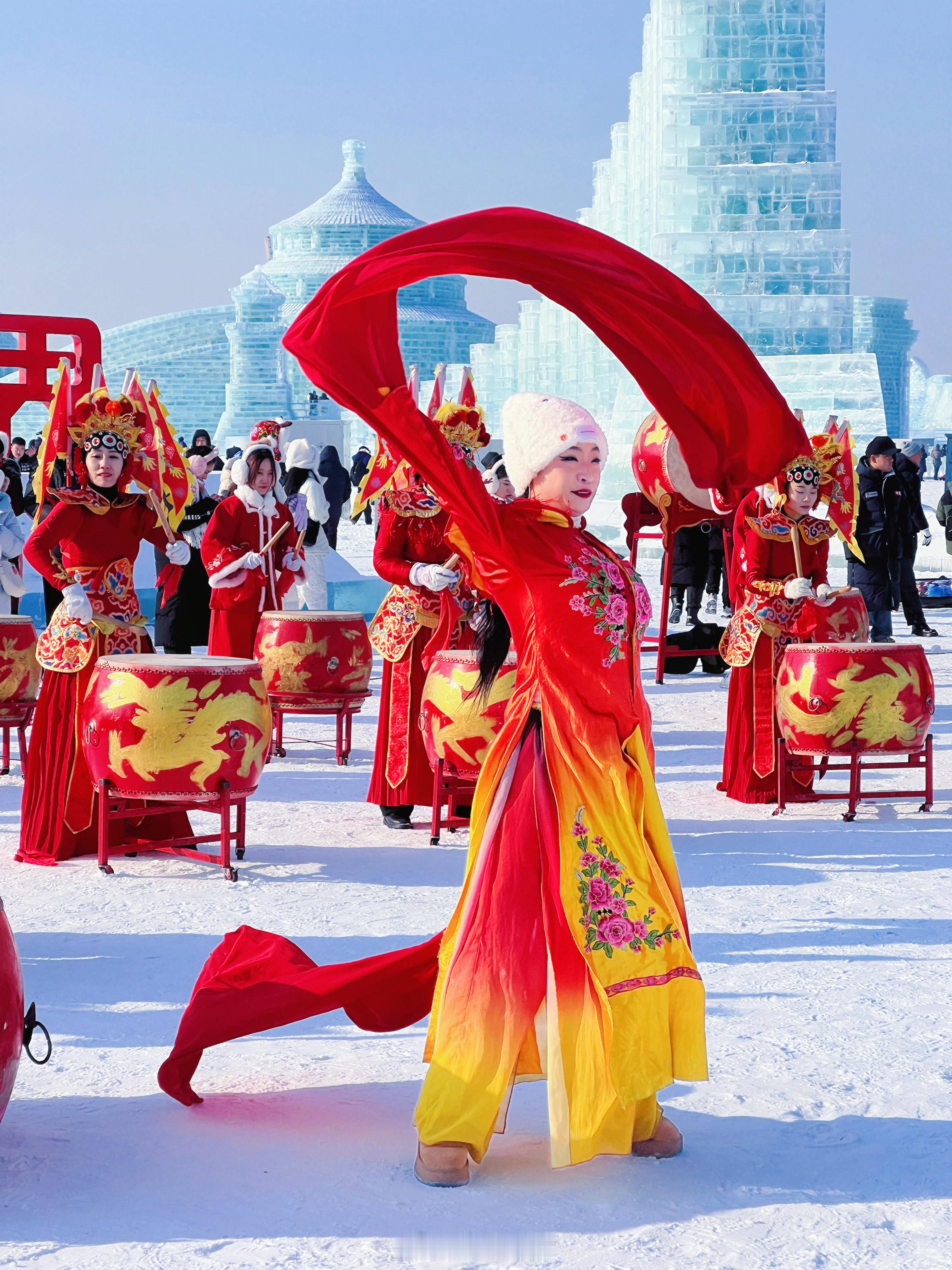 12月21日上午10点，哈尔滨冰雪大世界正式开园。作为本地人第一时间去看看气势恢