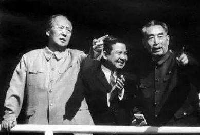 55年前的今天，毛泽东在天安门城楼上发表了一篇震撼人心的声明，这篇声明的核心是—
