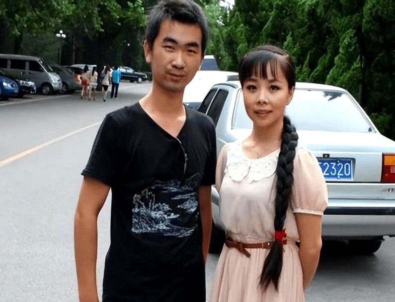 一个人飞黄腾达后，怎么处理旧感情？

陕北歌手王二妮从《星光大道》爆火后，青梅竹