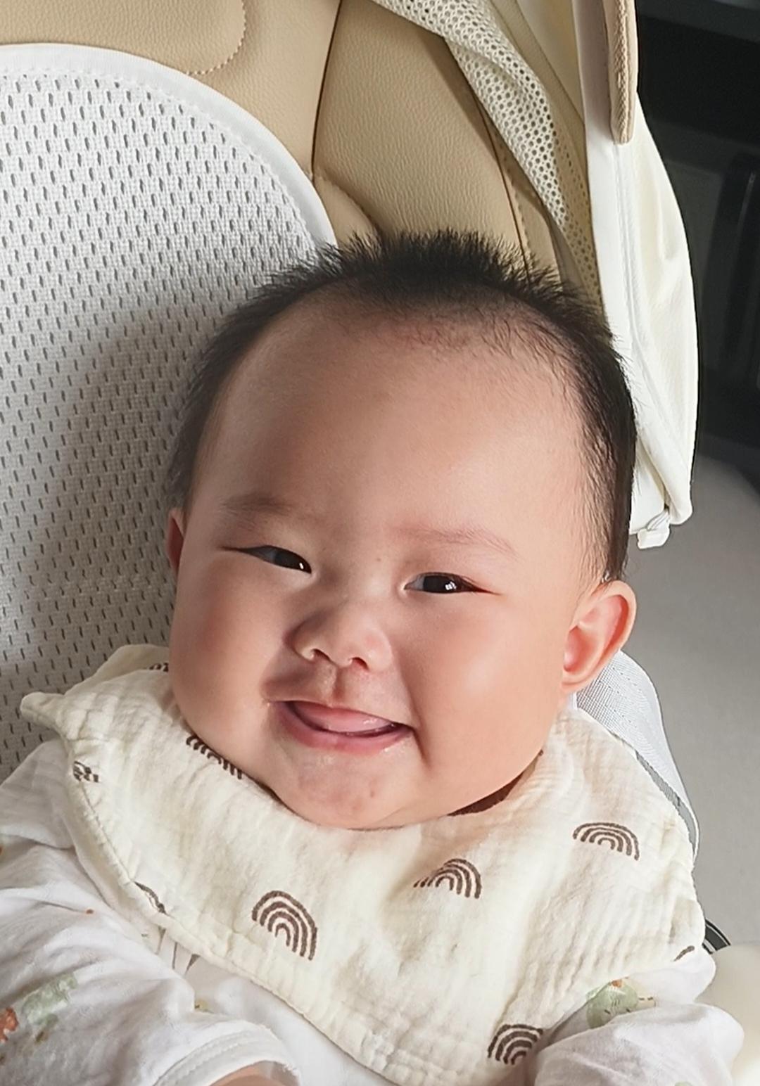 这笑脸，好治愈！！！