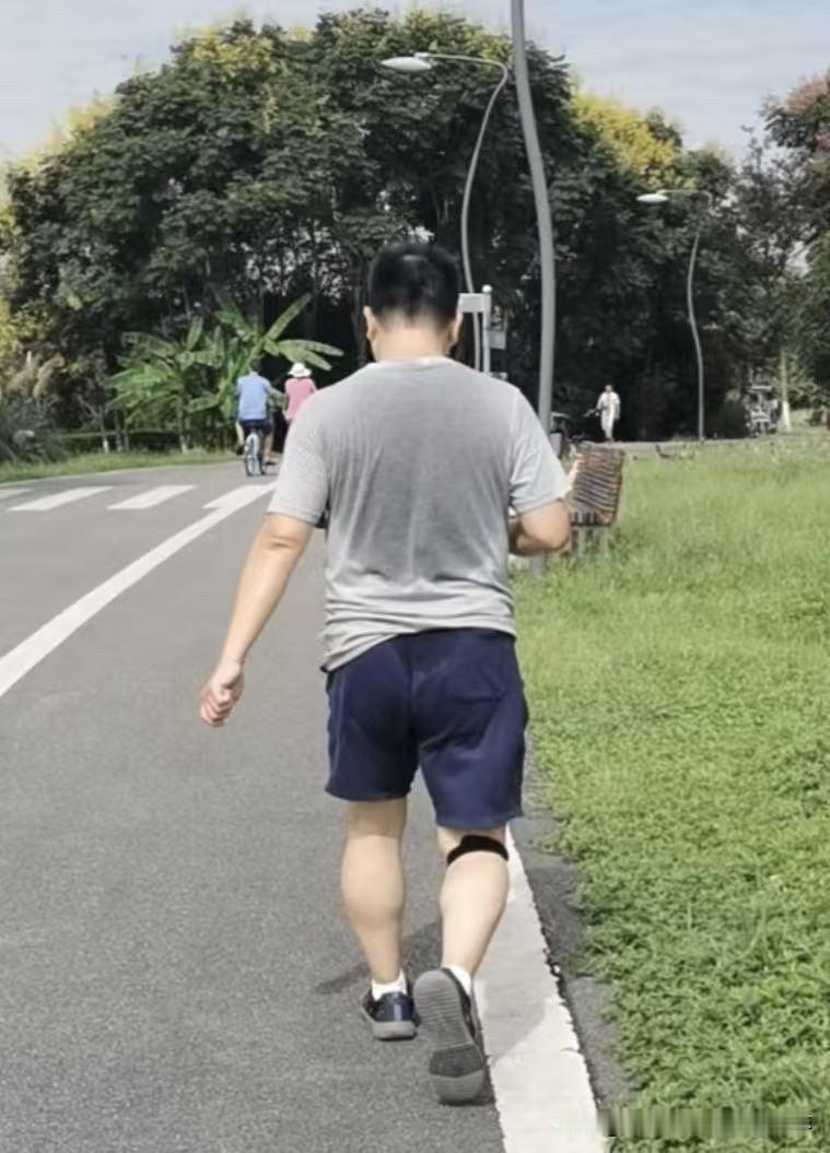 真的特别佩服我老公！

自打那次单位体检结果一出来，老公就像变了个人似的。他那曾