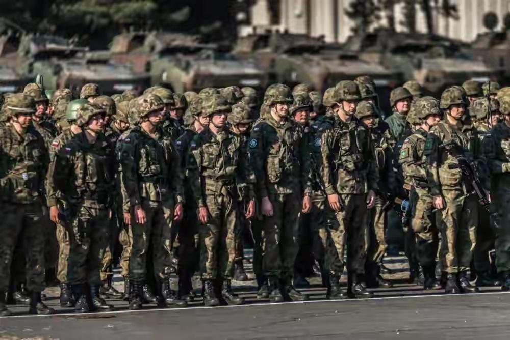 【出兵】
波兰率先出兵了，浩浩荡荡坦克长蛇阵，四万大军。
这是即法国宣传26国派