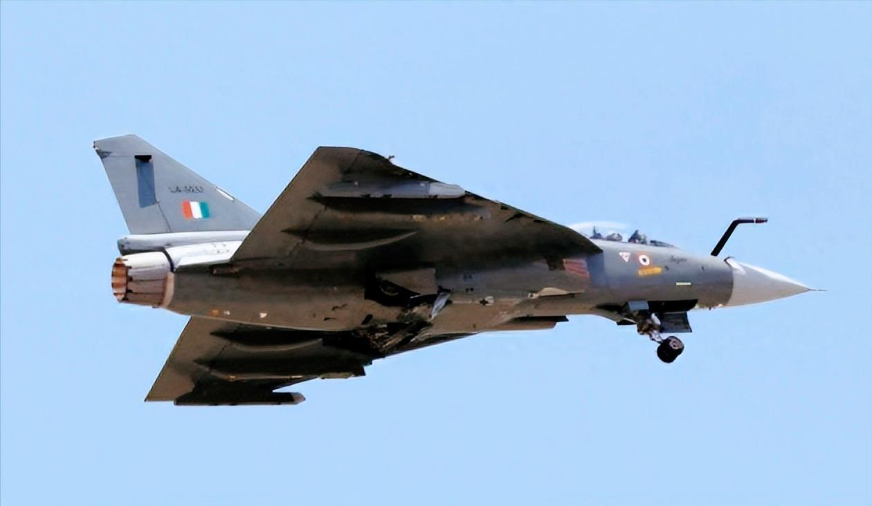 被寄予厚望的印度本土造光辉战斗机，又出大事了，这已经是三年里的第三次重大事故，妥