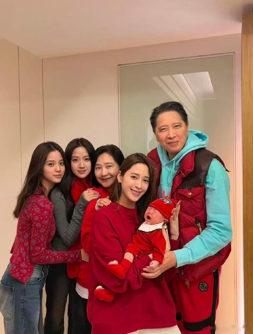 欧阳娜娜小说女主照进现实 4岁启蒙音乐，13岁考入柯蒂斯，19岁设立奖学金，百场