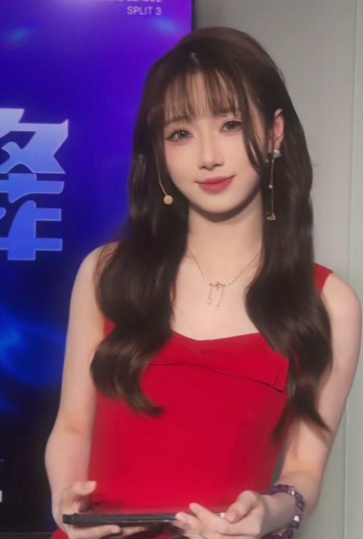 🍉LPL解说天舒被曝疑似酒后不雅直播，女主持人阿芙辟谣与此事无关LPL官方解说