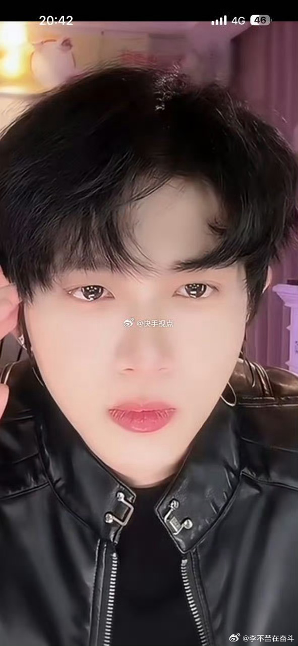 李嘉文！妈呀，刚开局这就哭上了又，又想吃可怜票了？像你这种人就活该别人支持真的，