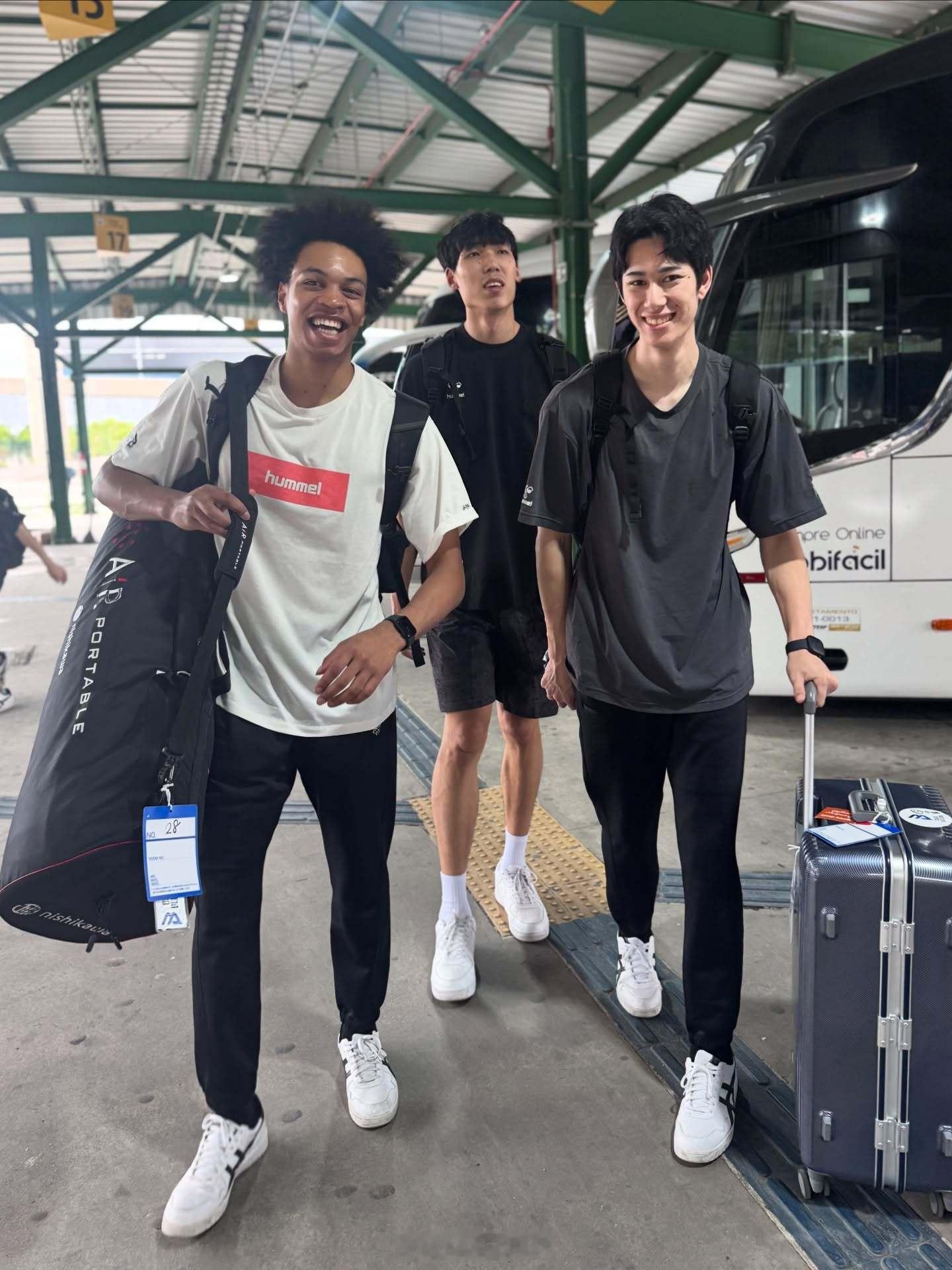 巴西当地时间12月14日，日本大阪布鲁特恩男排俱乐部抵达贝伦，准备在那里参加明天