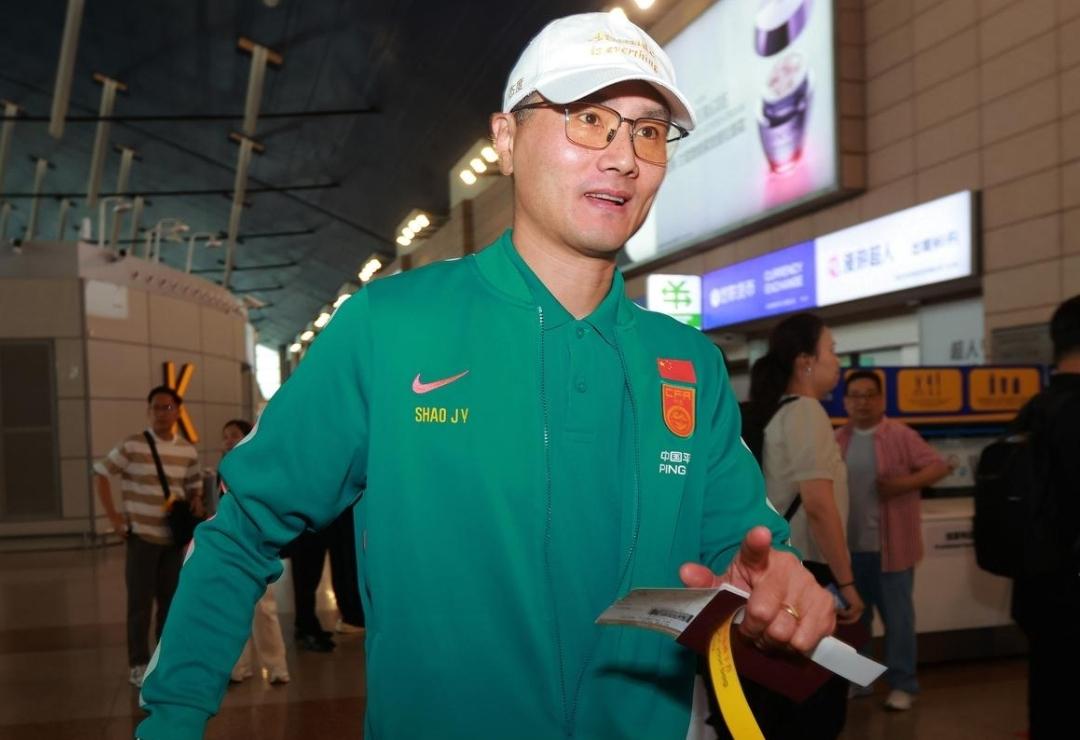 提气，6名中国少年将担任世界杯揭幕战旗手！球迷：我们除了国足球员没去，各个环节都