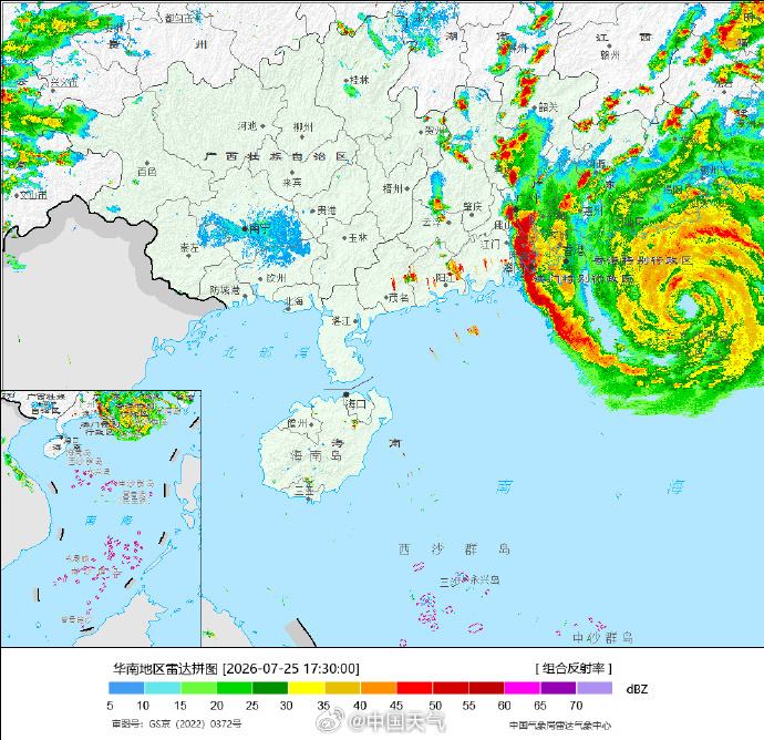 【红霞登陆前爆发式增强 专家释疑】昨天下午到夜间，台风“红霞”在近海岸登陆前，强