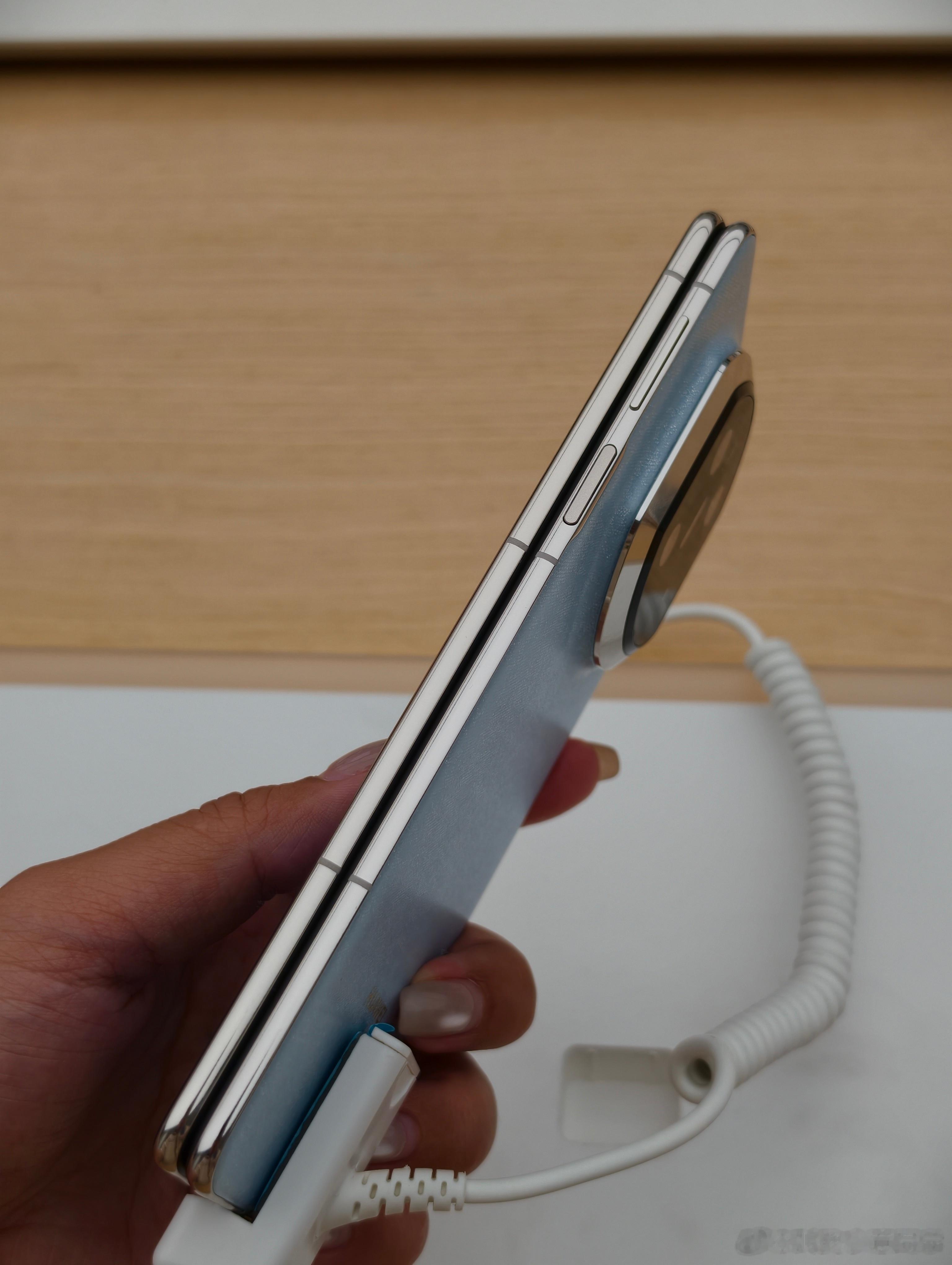 如果能在性能、续航、影像这些核心功能拉满的前提下，再把轻薄做到极致，那绝对是戳中