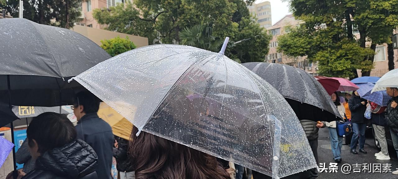 就冲着这三条，张雪峰就值得我们怀念。
张雪峰在公司里宣布三条规定，每一条都深受欢