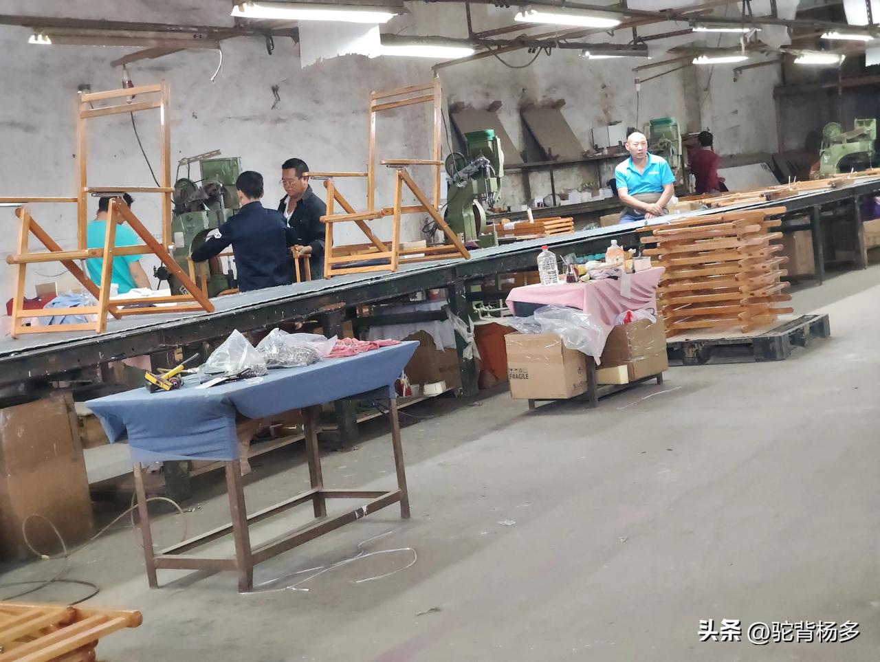 记录我的20269点30分休息了，员工们停下手中的活，都去上侧所了，流水线短暂的