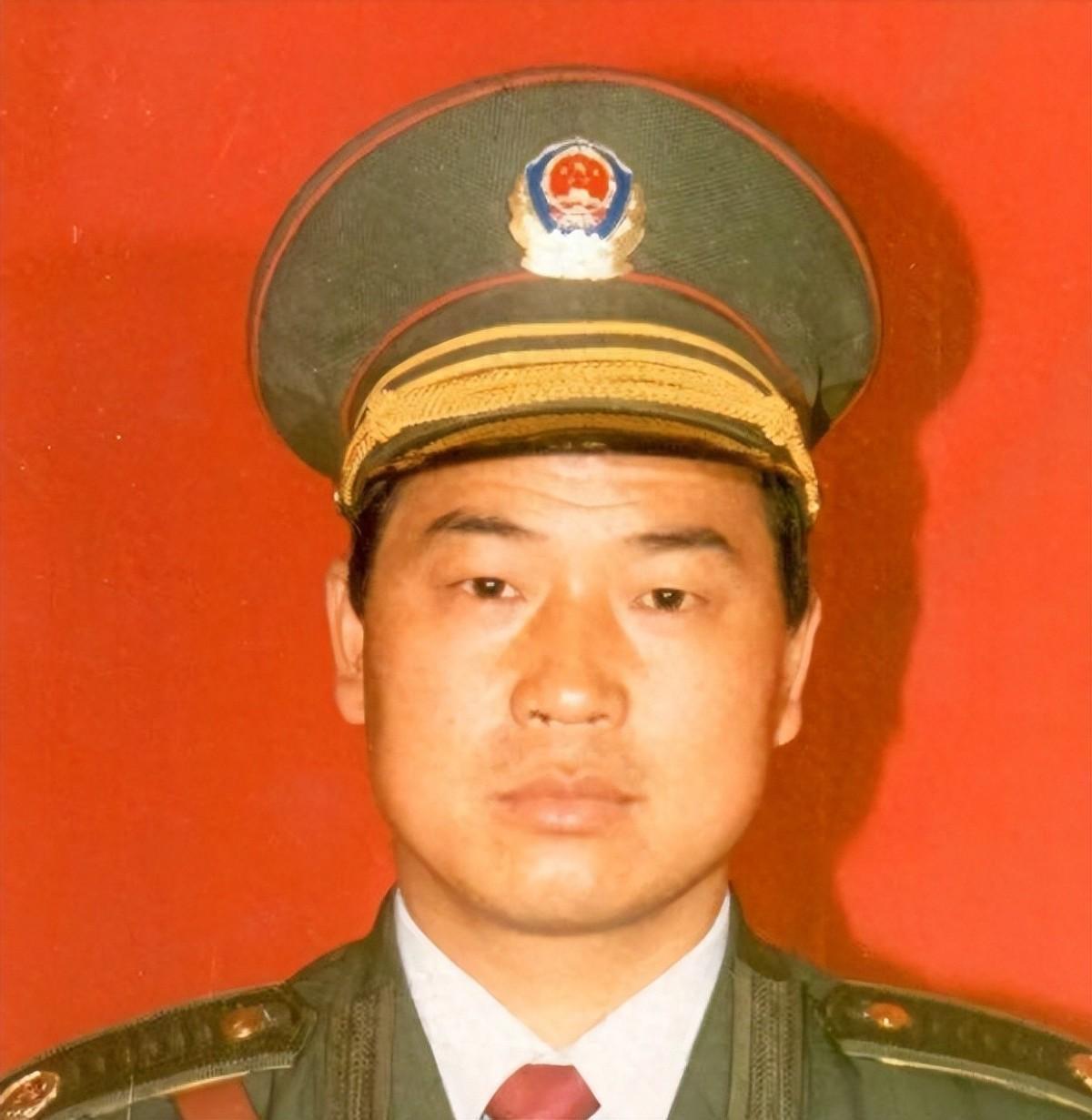 韩继恩，长征老红军，陕甘宁边区边保科科长。1947年延安陷落，部队撤离，他收拾私