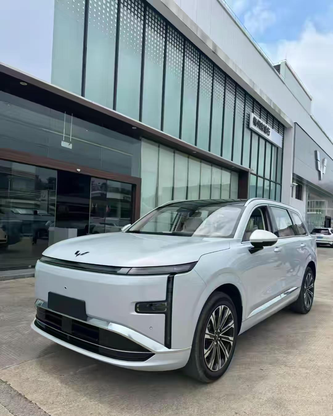 车友们，五菱又搞事情了。
7月16号，星光L正式上市。名字听着挺熟对吧？但这次跟