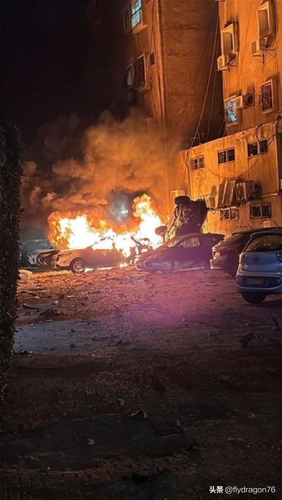 📍 🇮🇱🇮🇷继伊朗发动导弹袭击后，特拉维夫地区爆发大规模火灾。