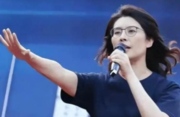 台湾蓝营终于摊牌了！郑丽文公开拒绝“一国两制”，不再模糊回避。这记重拳打向何方？