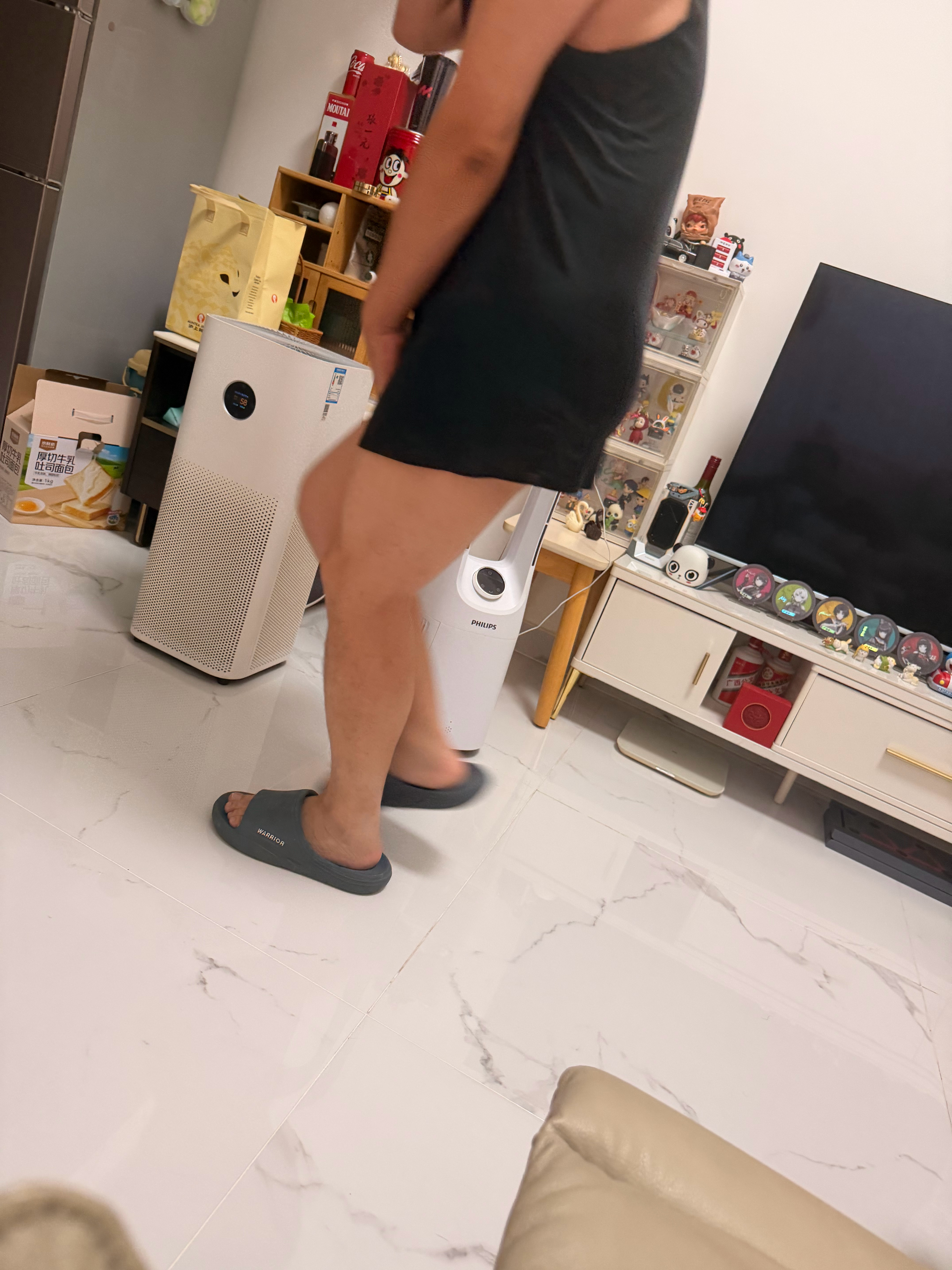 大李将我的挂件调整了一下长短我就不客气的开始偷拍被发现了立马躲闪防走光 