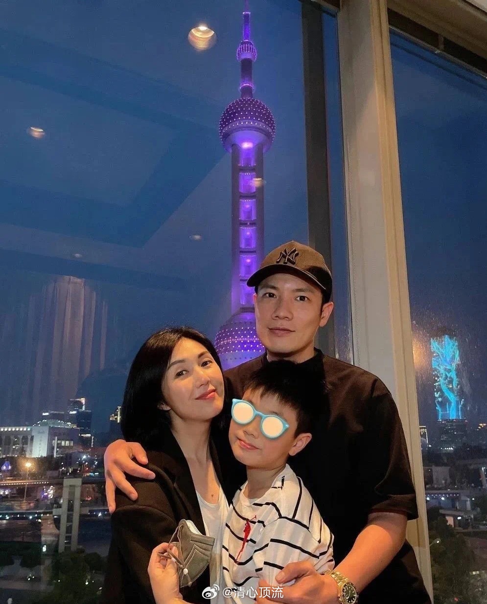 杨千嬅儿子13岁近照丁进诺不仅继承了爸爸丁子高的外貌，还从妈妈杨千嬅身上汲取了艺