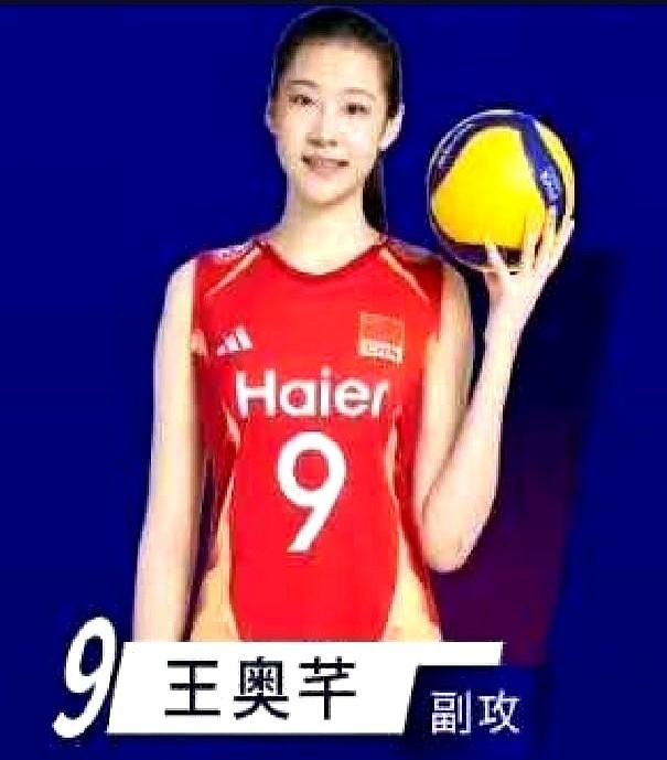 两位女排副攻小将，17岁的郭中楠和18岁的王奥芊。
这俩小姑娘真是让人眼前一亮，