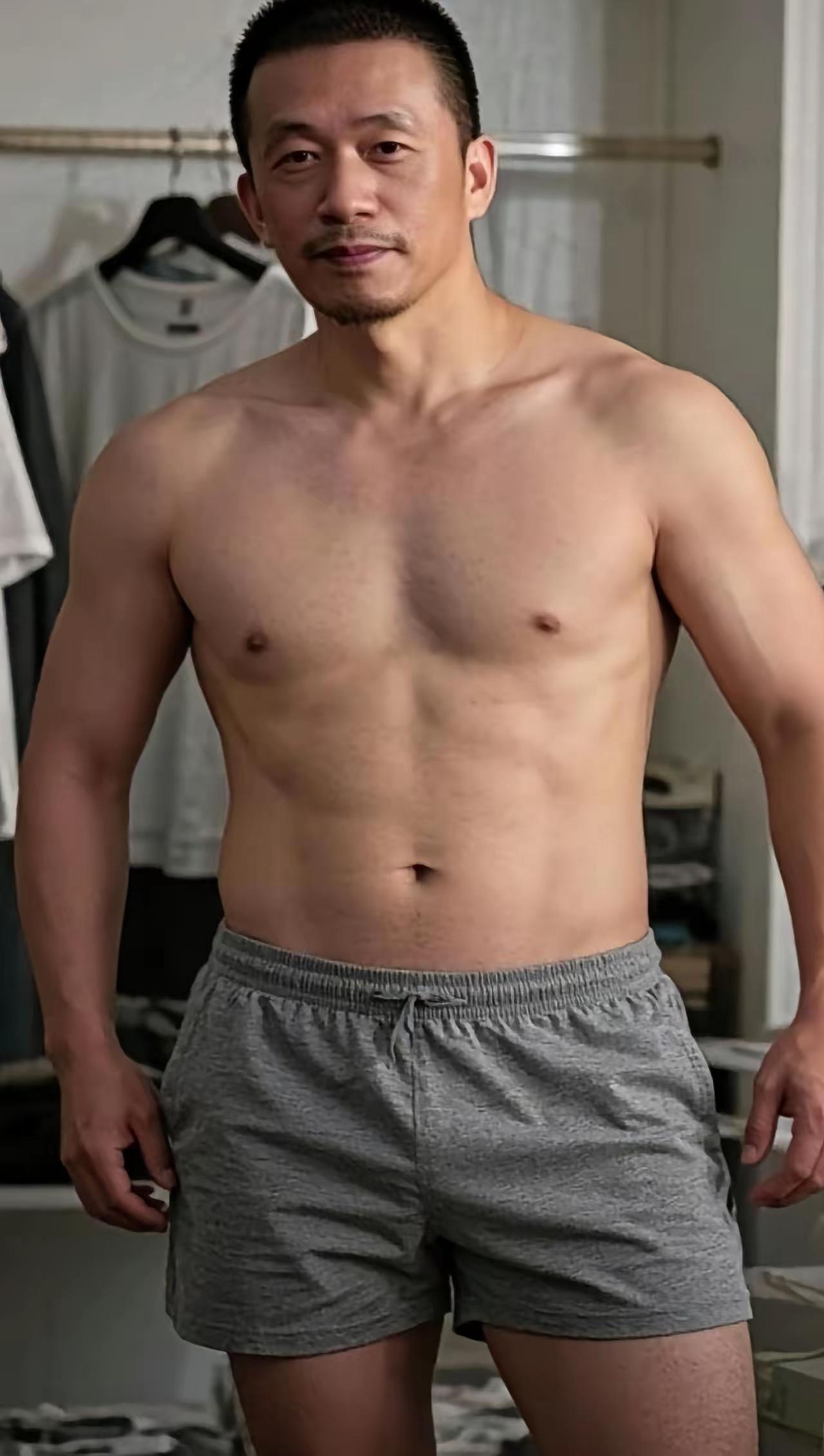 62岁身材还保持得很好，丁哥是个气排球爱好者，痴狂的何种程度呢，这么跟你说吧，一