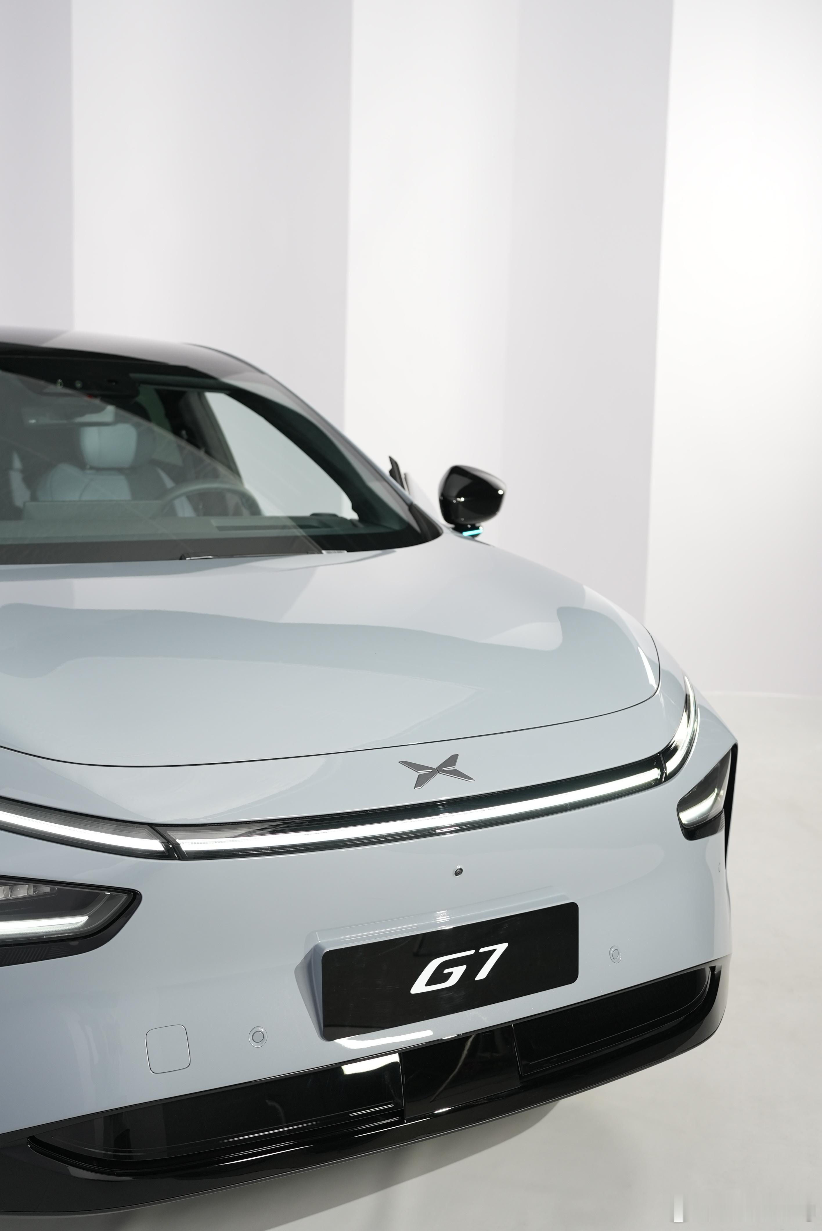 小鹏G7是全球首款L3级算力的AI汽车全系702km续航，其中的G7 Ultra