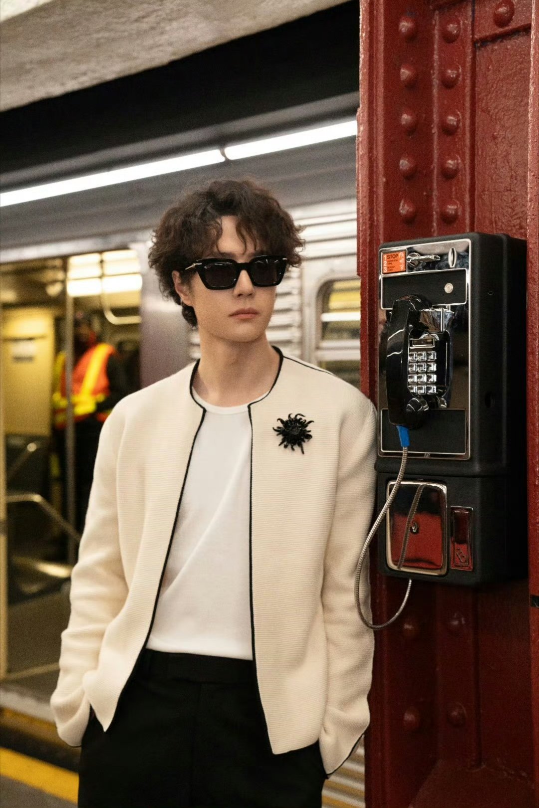 王一博有人走过秀场有人留住时间王一博有人走过秀场有人留住时间，一博真的好帅 