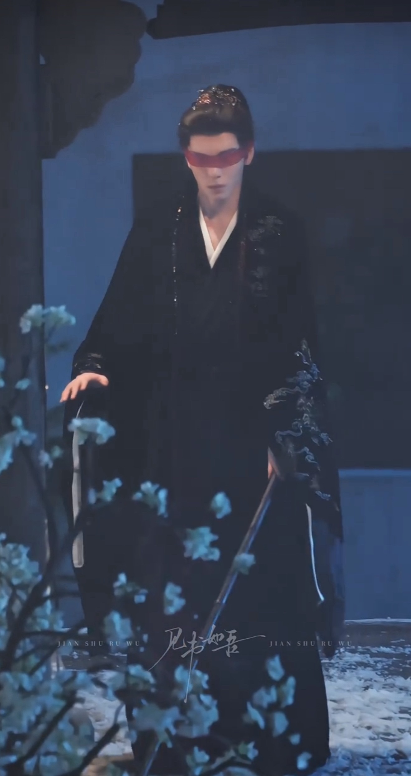 眼睛看不见了，那把他拐到床上他也不会发现的吧🥵🥵🥵想狠狠欺负这个小瞎子