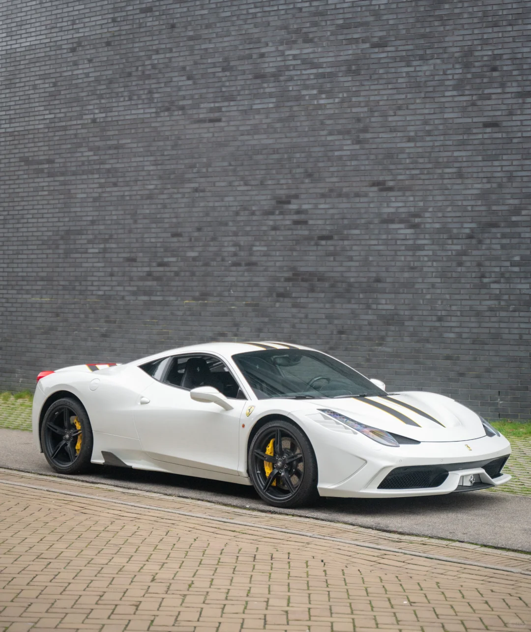 白外黑内法拉利458 Speciale