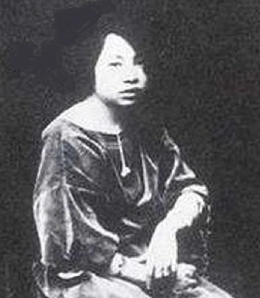 1928年，中央常委罗亦农被捕，朱德妻子贺治华急忙向上级报告，肯定有叛徒，陈赓却
